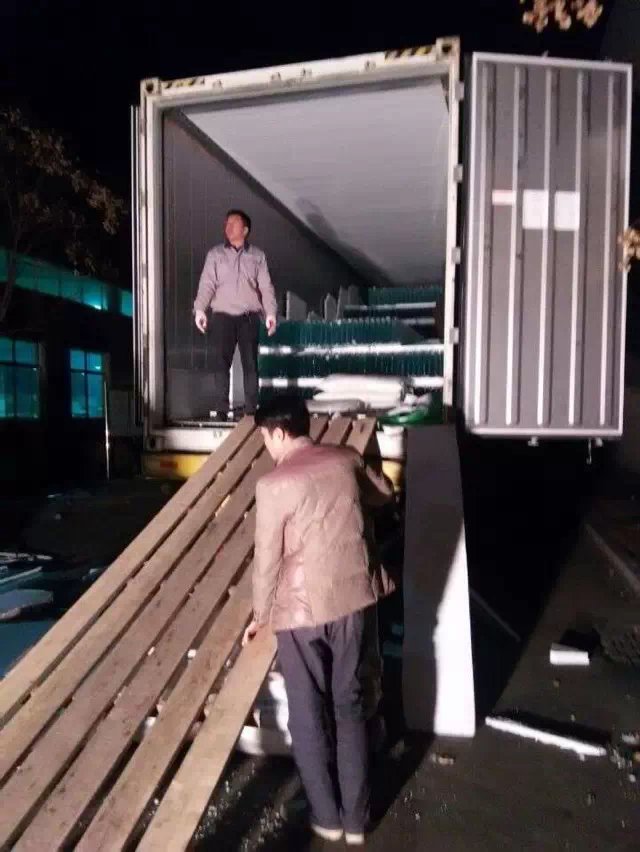 出口秘魯裝車現(xiàn)場(chǎng)03.jpg